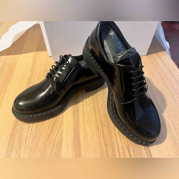 Prada Black leather lace up loafer. Woman’s size 7. - Picture 8 of 12